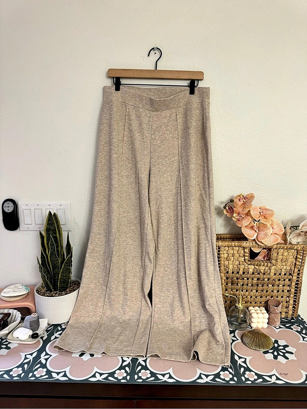 Michael Kors Wide Leg Pants in heather tan Size Large Like New